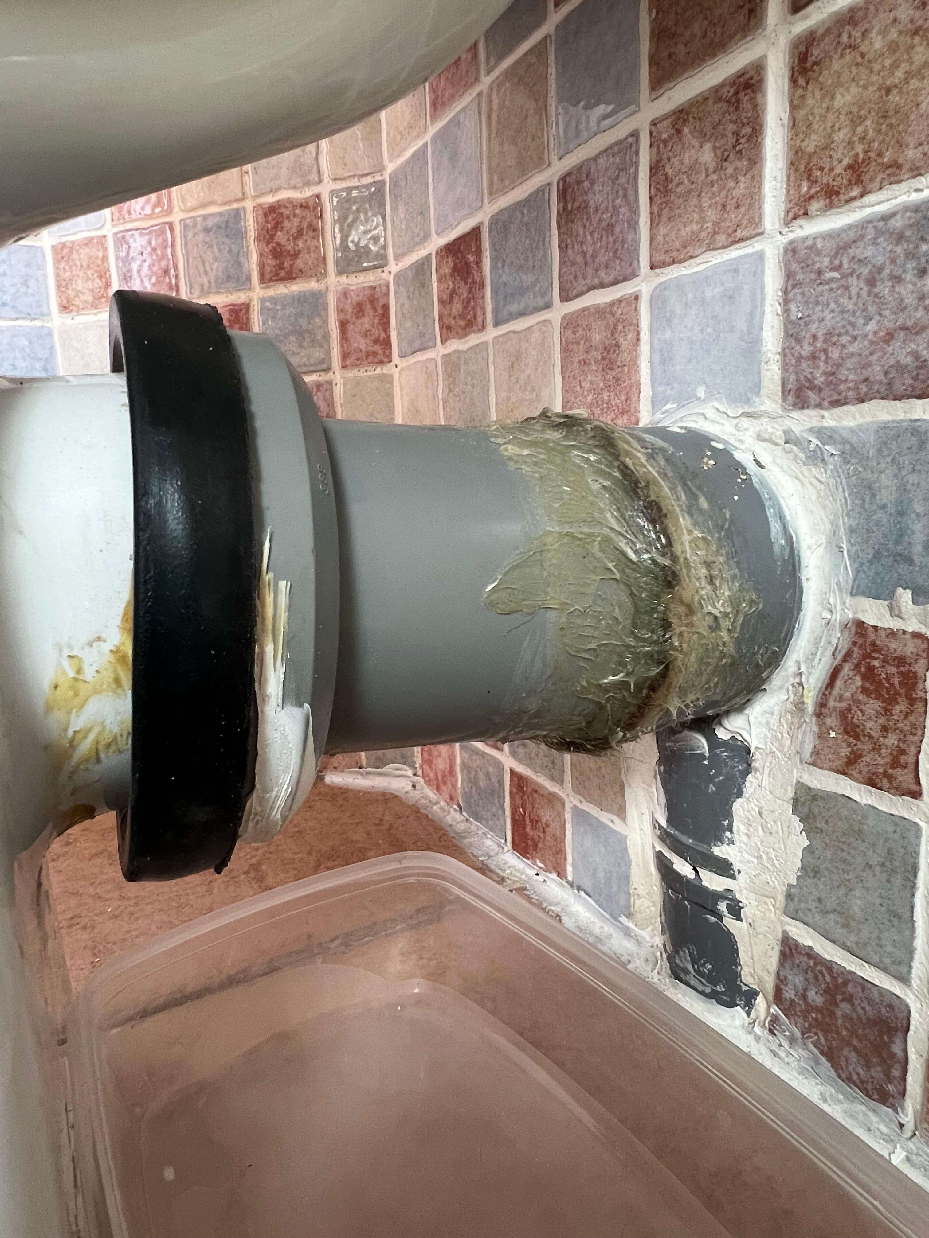 Tubería de desagüe deteriorada